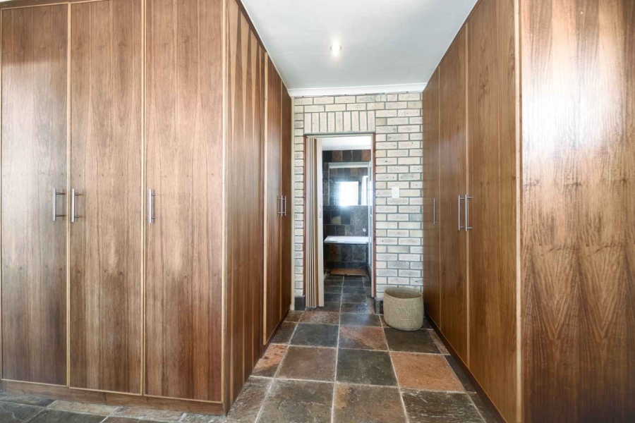 4 Bedroom Property for Sale in Pearly Beach Western Cape